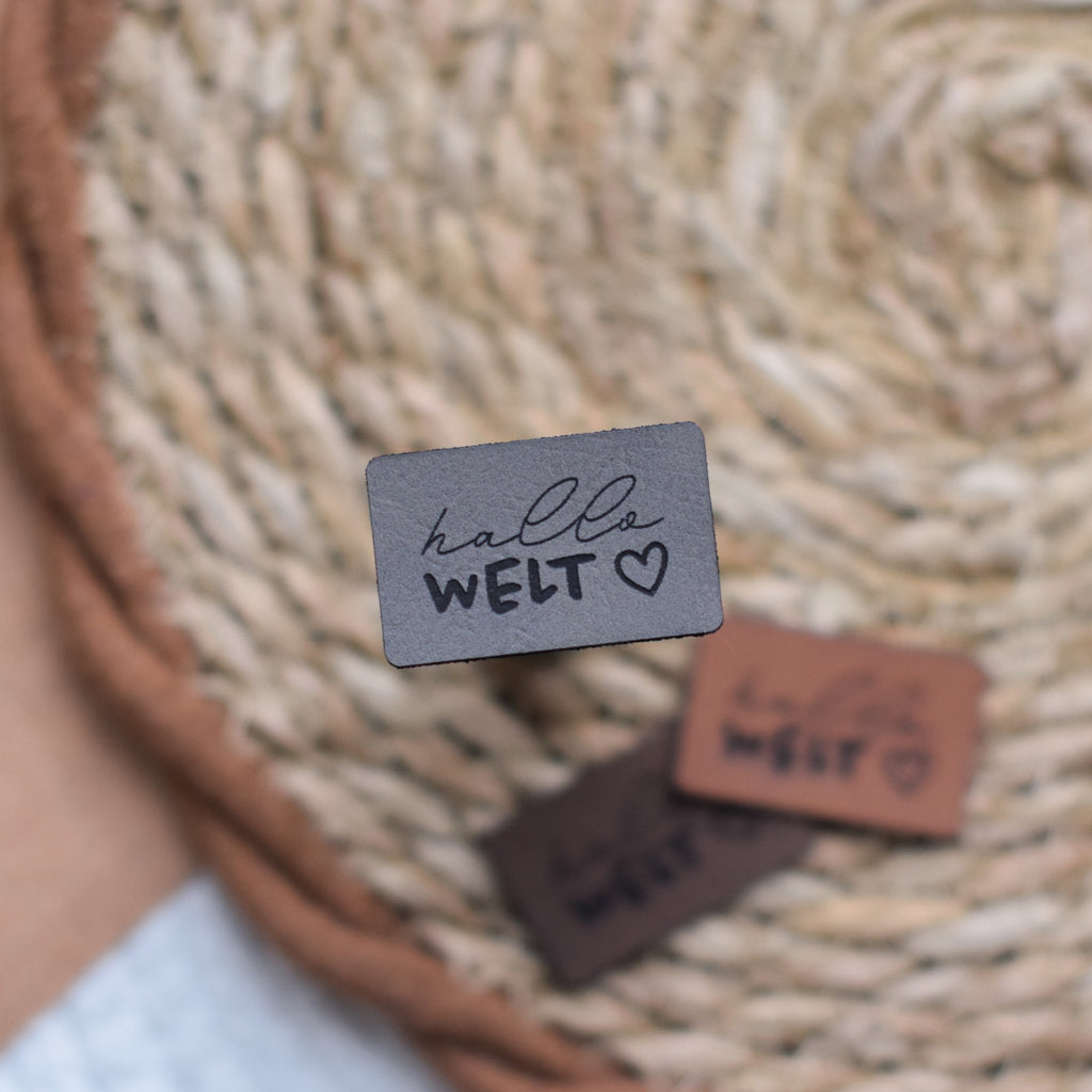 Kunstlederlabel "Hallo Welt - Herz"