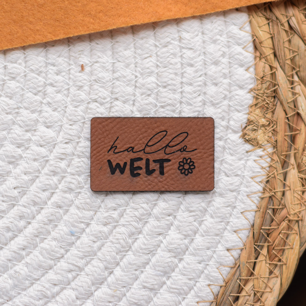 Kunstlederlabel "Hallo Welt - Blume"