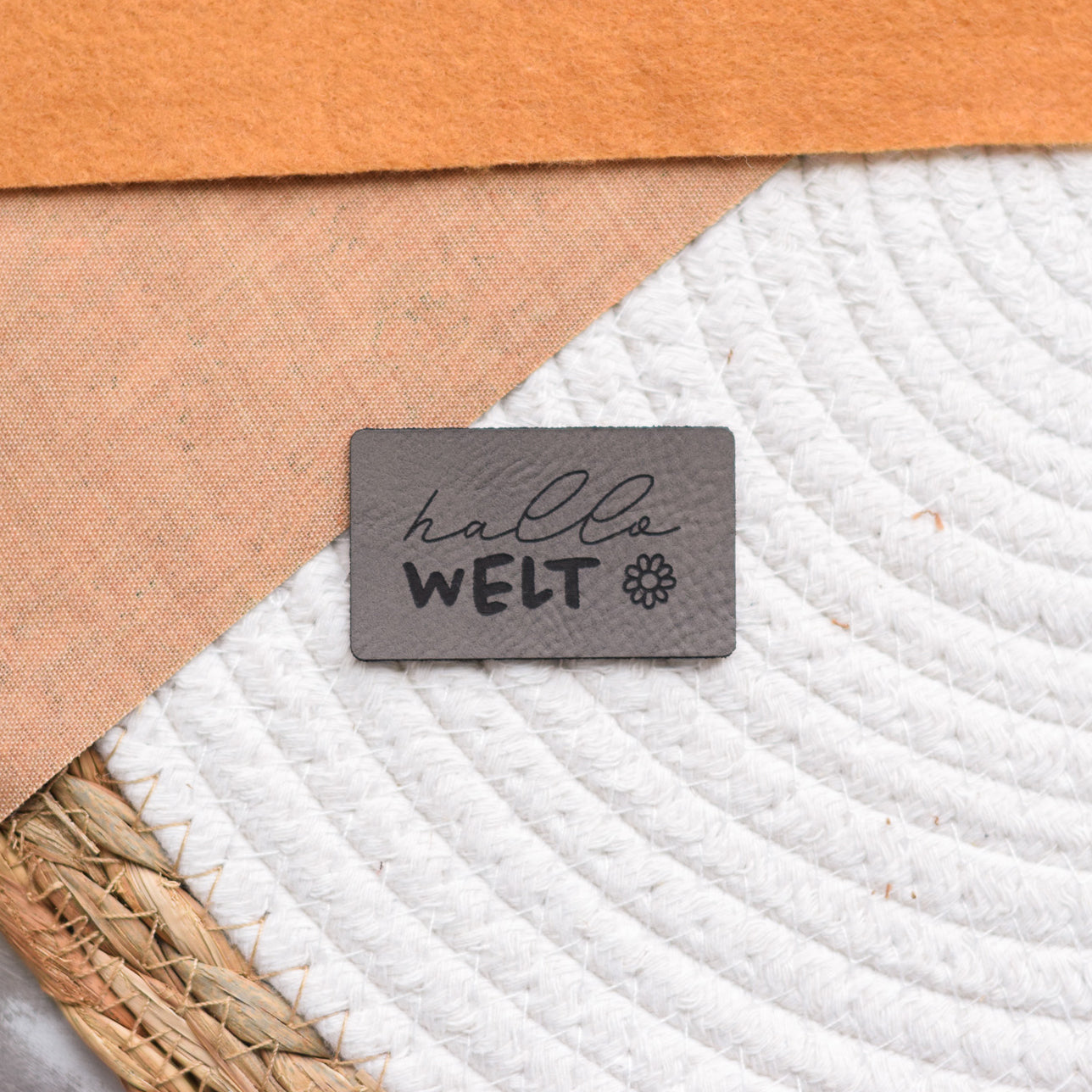 Kunstlederlabel "Hallo Welt - Blume"