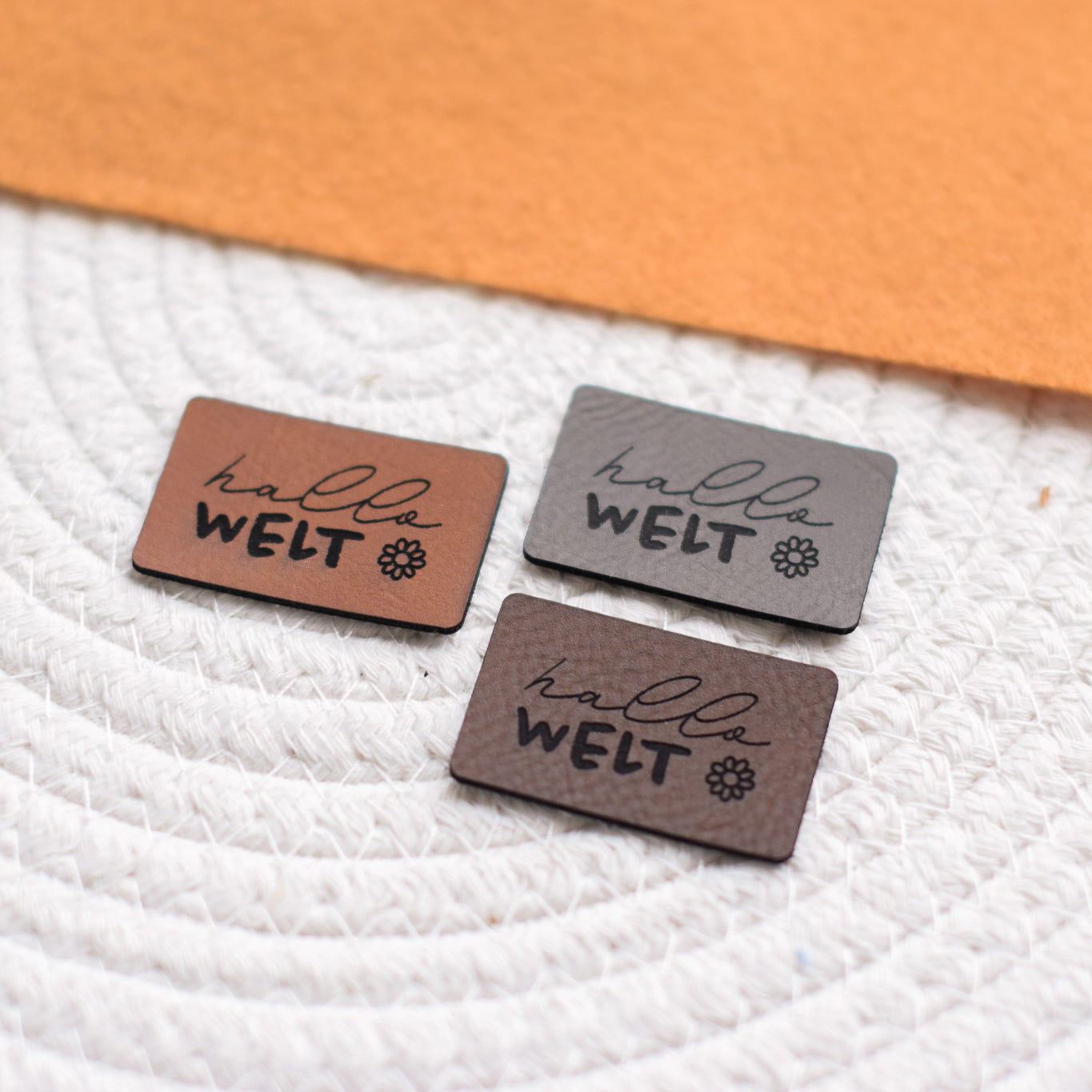 Kunstlederlabel "Hallo Welt - Blume"