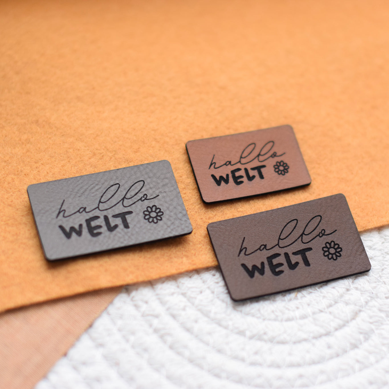 Kunstlederlabel "Hallo Welt - Blume"