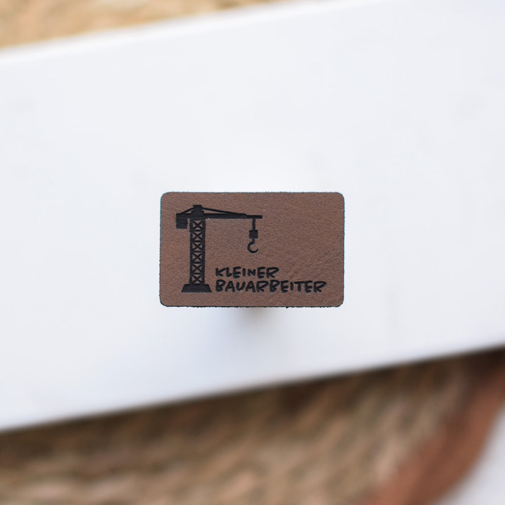 Kunstlederlabel "Kleiner Bauarbeiter - Kran"
