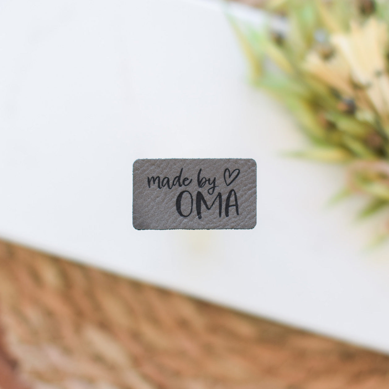 Kunstlederlabel "made by OMA"