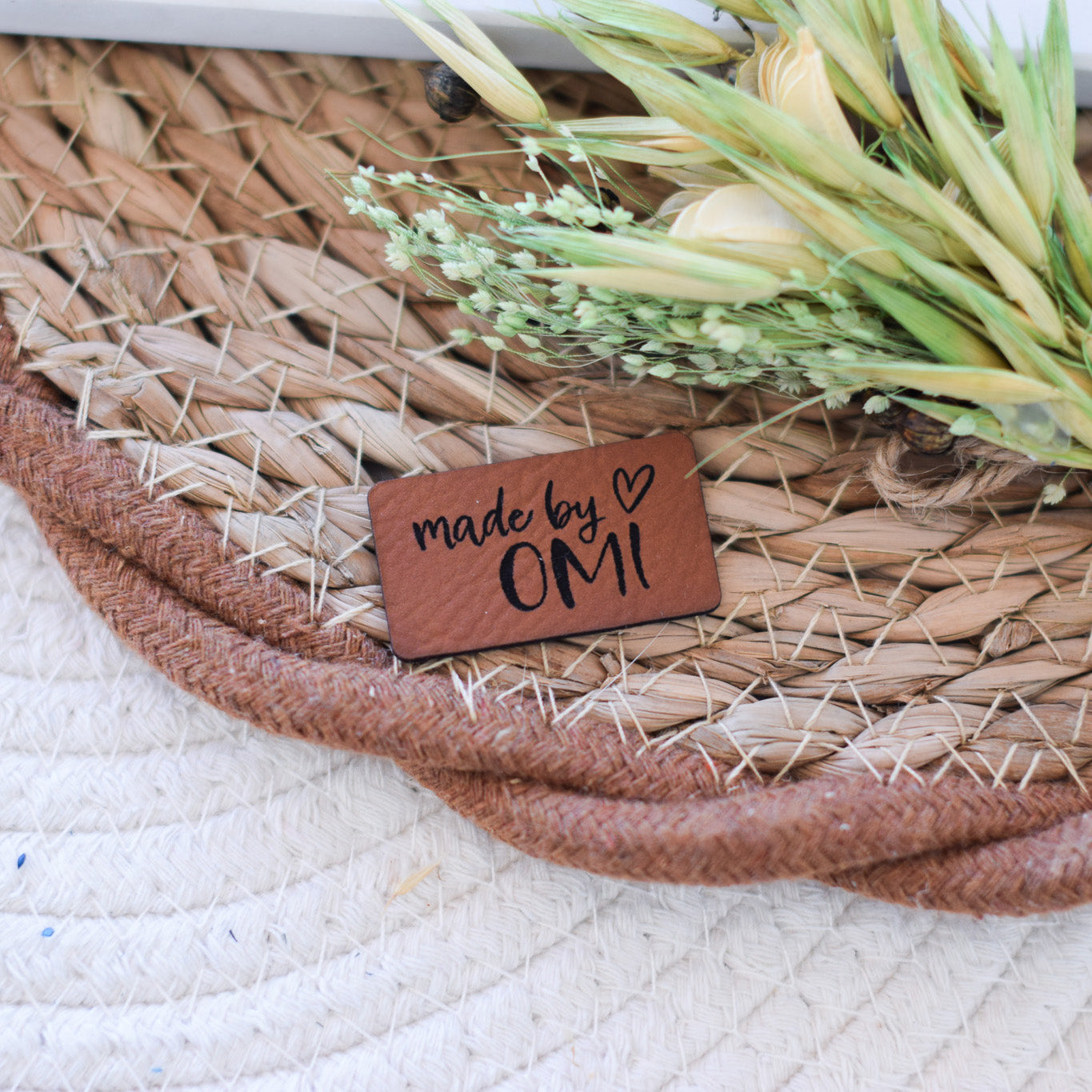 Kunstlederlabel "made by OMI"
