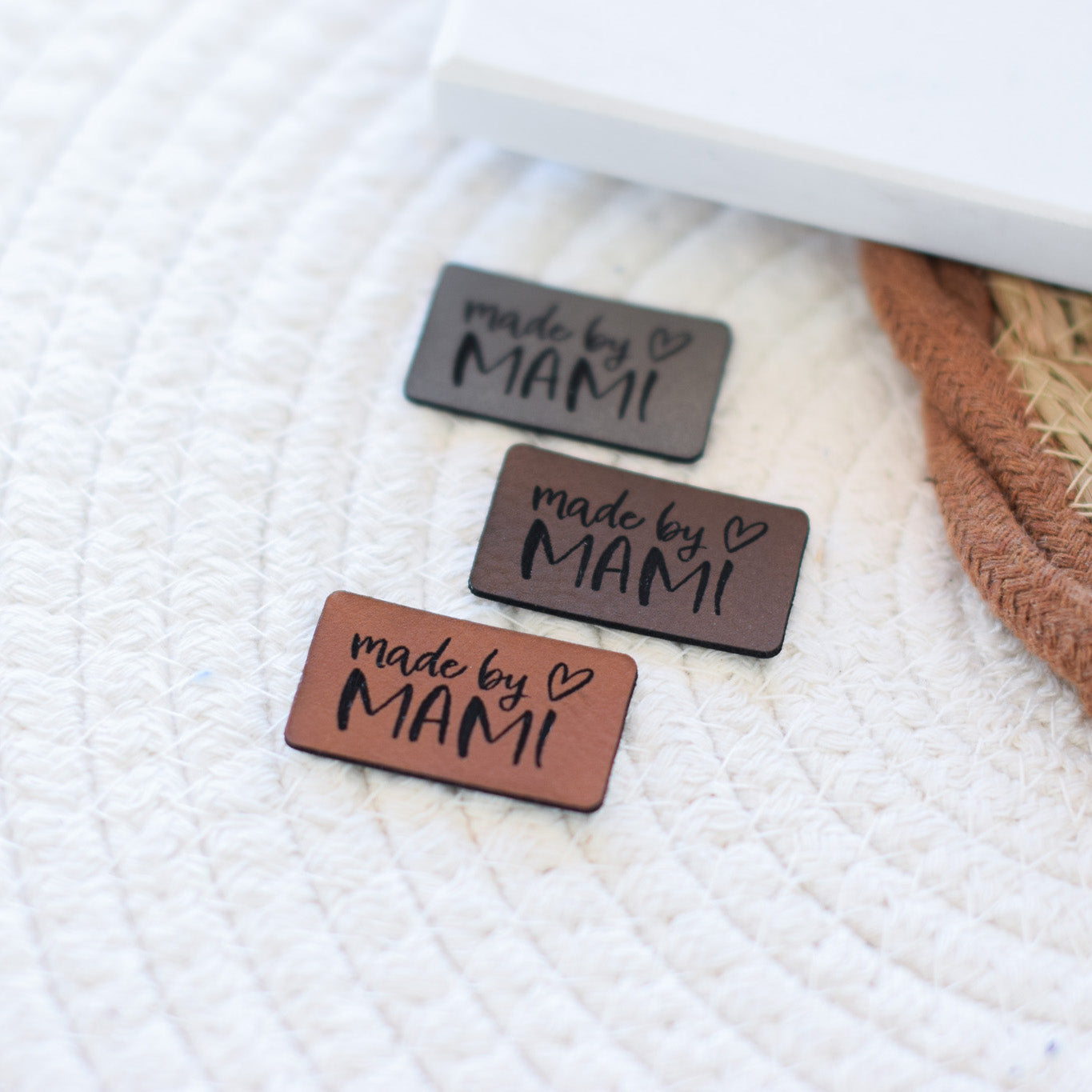 Kunstlederlabel "made by MAMI"