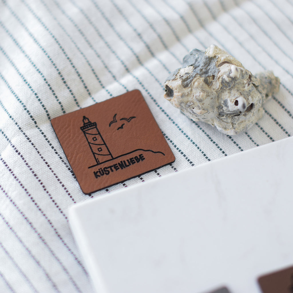 Kunstlederlabel "Küstenliebe Leuchtturm"
