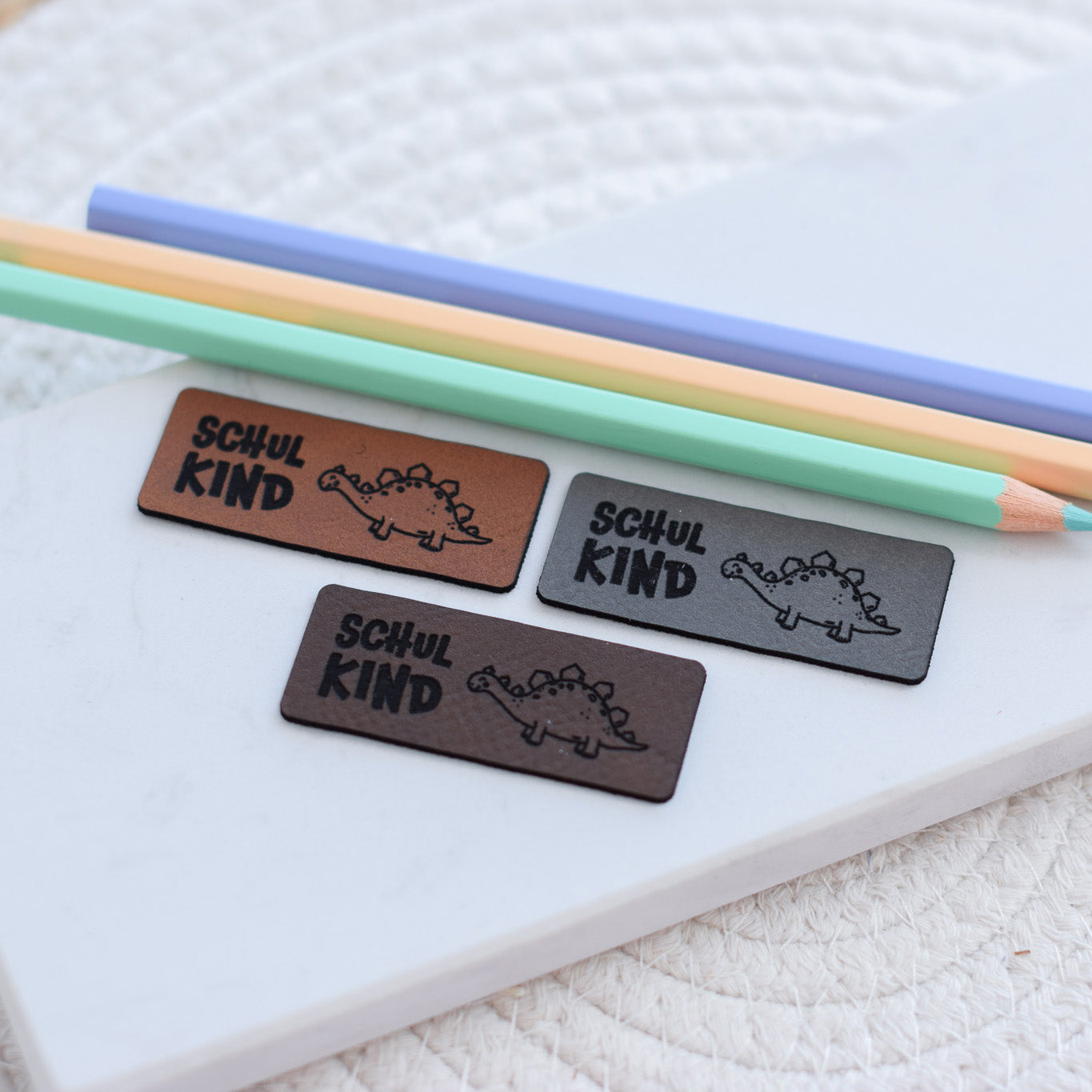 Kunstlederlabel "Schulkind Dinosaurier"