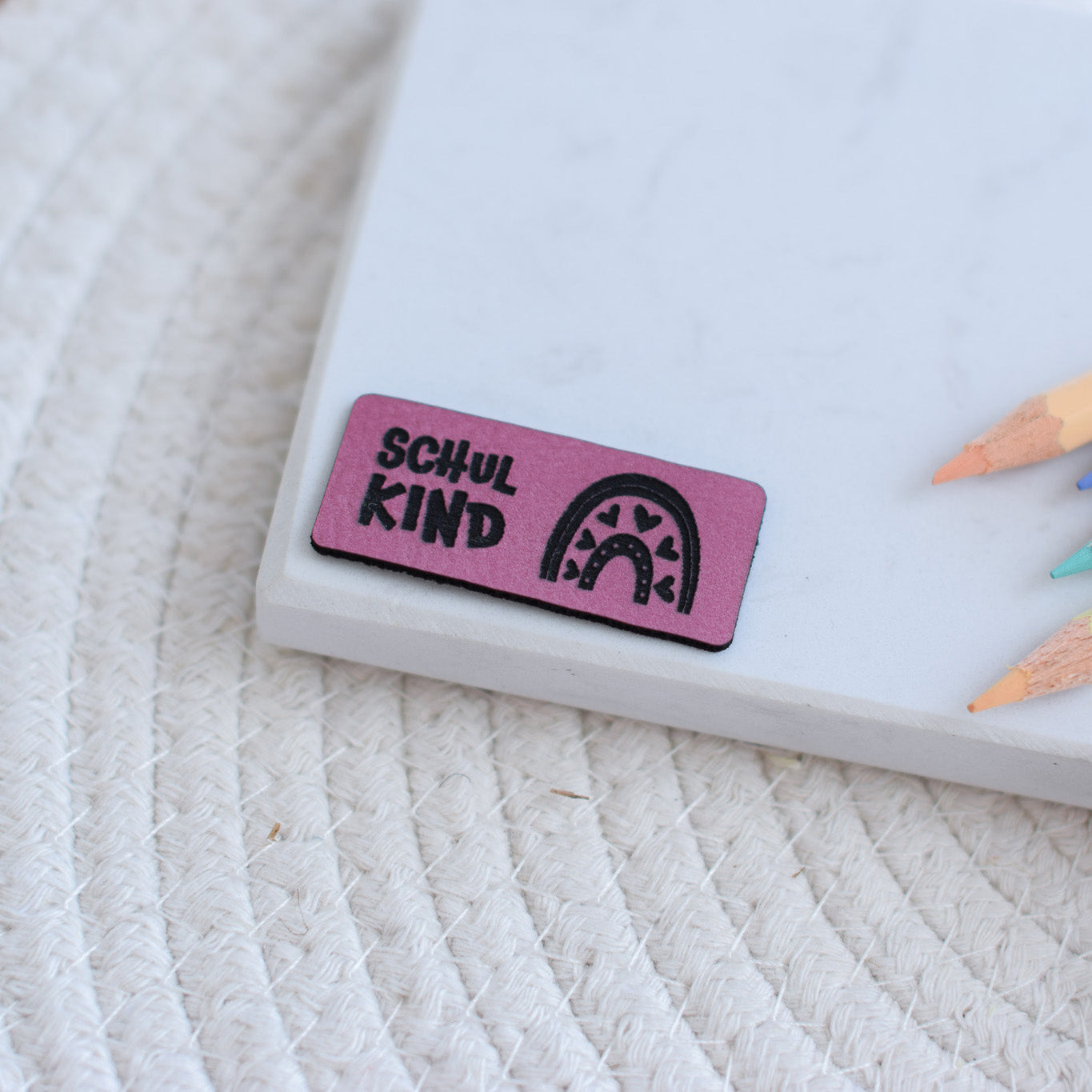 Kunstlederlabel "Schulkind Regenbogen"